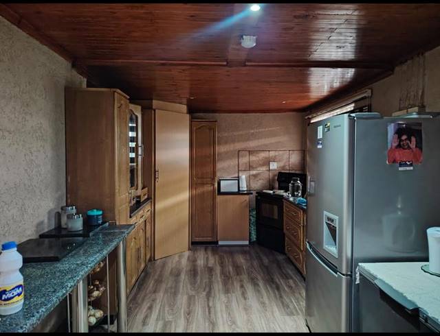 3 BEDROOM HOUSE FOR SALE IN LENASIA SOUTH